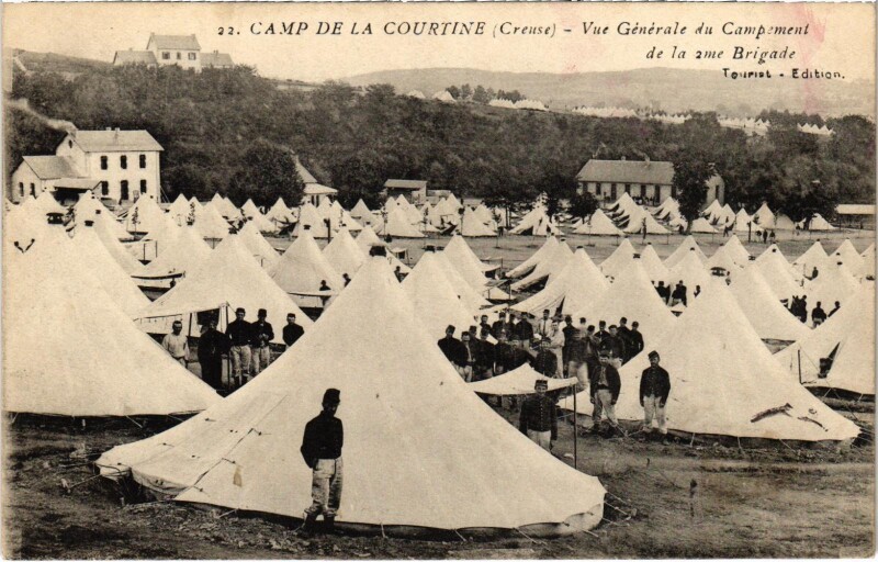 Carte postale ancienne Militaire Camp de La Courtine - Vue Générale du Campement à La Courtine