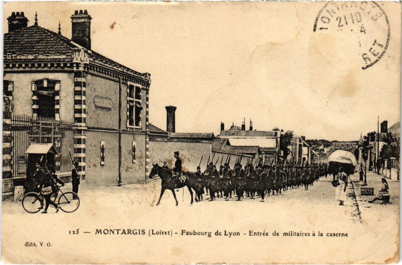Carte postale ancienne Militaire - Montargis - Faubourg de Lyon à Montargis