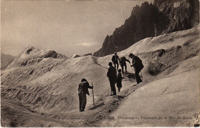 Carte postale ancienne Chamonix - Traversée de la Mer de Glace