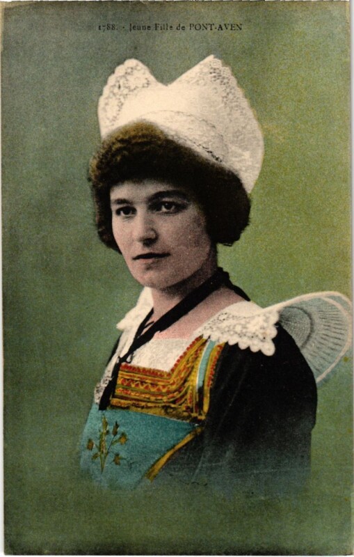 Carte postale ancienne Pont Aven- Jeune fille France à Pont-Aven