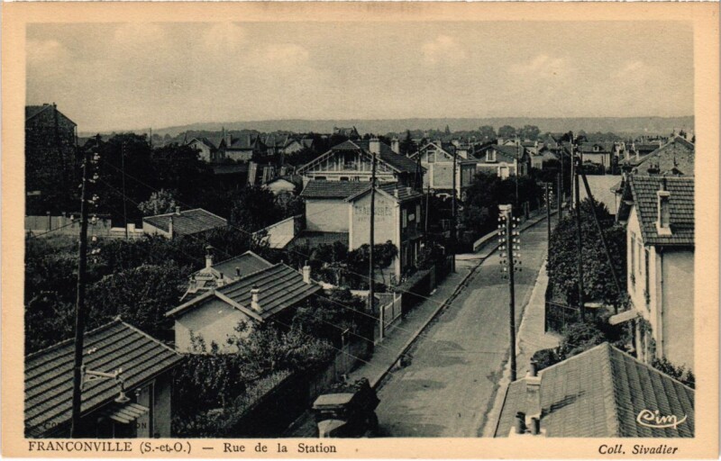 Carte postale ancienne Franconville - Rue de la Station à Franconville