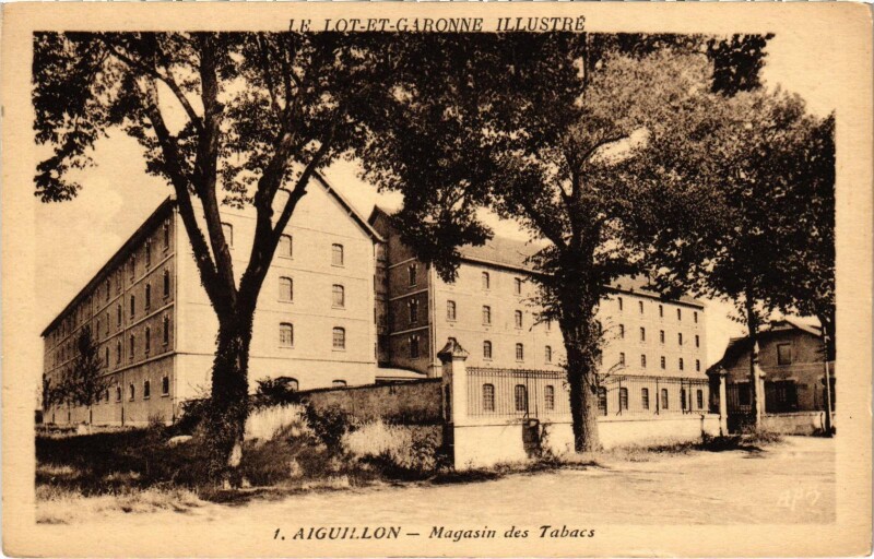 Carte postale ancienne Aiguillon Magasin des Tabacs à Aiguillon