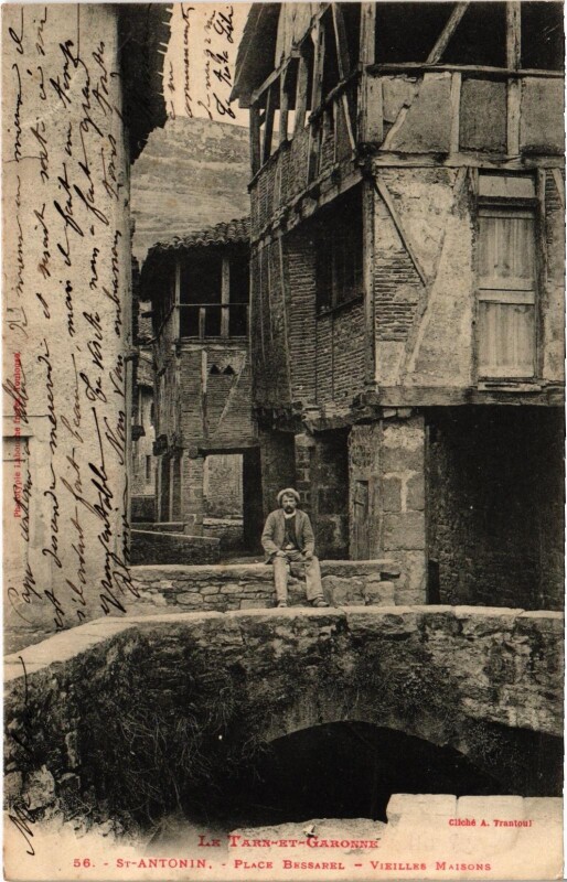 Carte postale ancienne Saint-Antonin Place Bessarel