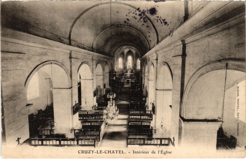 Carte postale ancienne Cruzy-le-Chatel - Int. de l'Eglise à Cruzy-le-Châtel