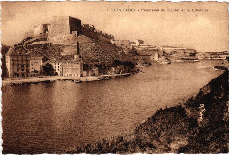 Carte postale ancienne Bonifacio - Panorama du Goulet et la Citadella