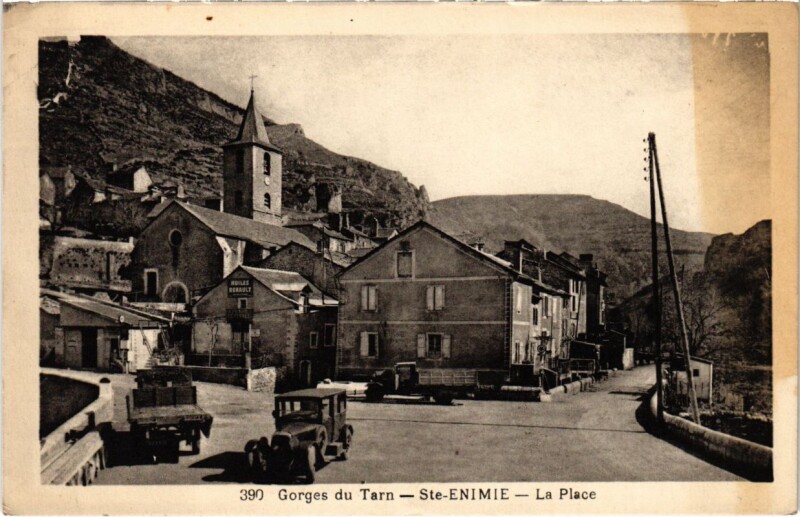 Carte postale ancienne Gorges du Tarn - Sainte-Enimie - La Place