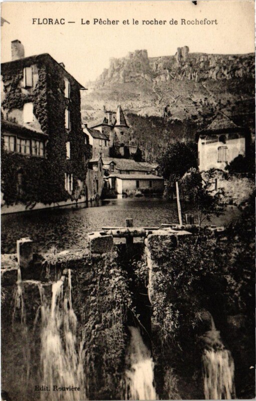 Carte postale ancienne Florac - Le Pecher et le rocher de Rochefort