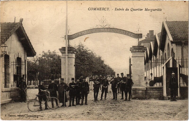 Carte postale ancienne Militaire Commercy - Entrée du Quartier Margueritte à Commercy