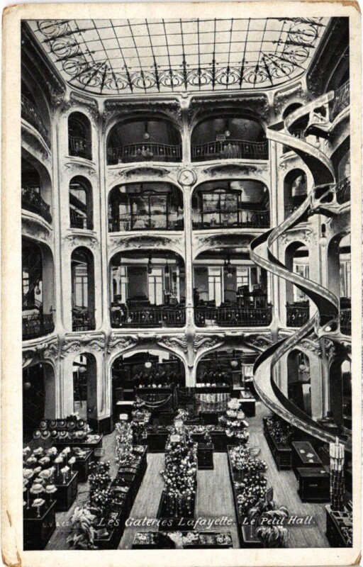 Carte postale ancienne Paris 9e Les galeries Lafayette Le Petit Hall à Paris 9e