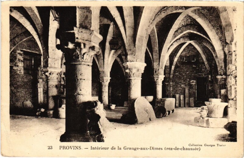 Carte postale ancienne Provins Interieur de la Grange aux Dimes à Provins