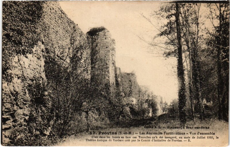 Carte postale ancienne Provins Les Anciennes Fortifications à Provins