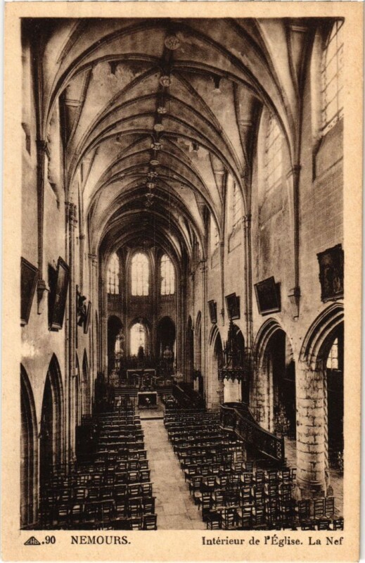 Carte postale ancienne Nemours Interieur de l'Eglise La Nef à Nemours