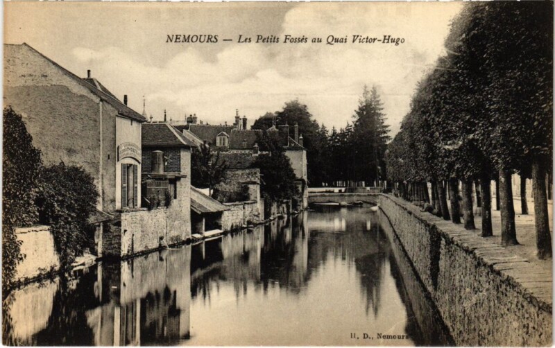 Carte postale ancienne Nemours Les Petits Fosses au Quai Victor Hugo à Nemours