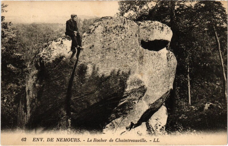 Carte postale ancienne Nemours Le Rocher de Chaintreauville à Nemours