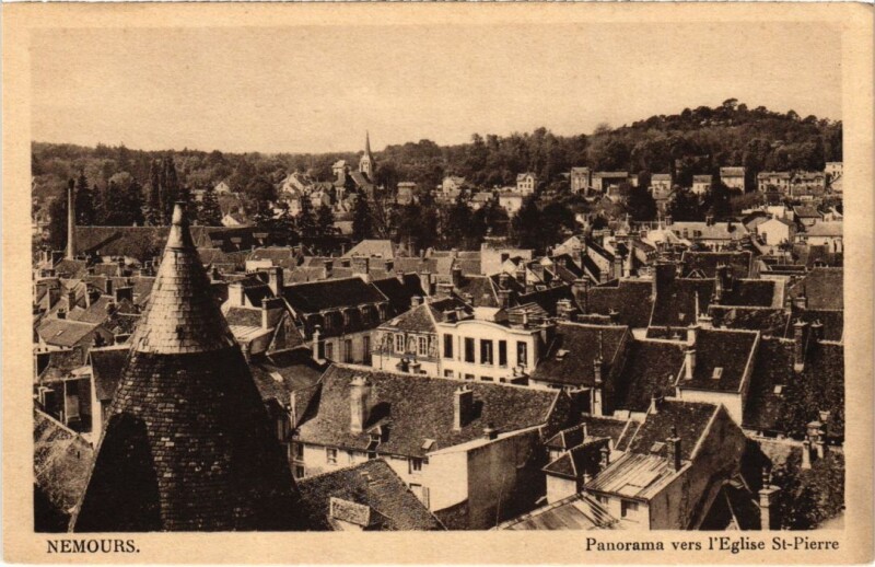 Carte postale ancienne Nemours panorama vers l'Eglise Saint-Pierre à Nemours
