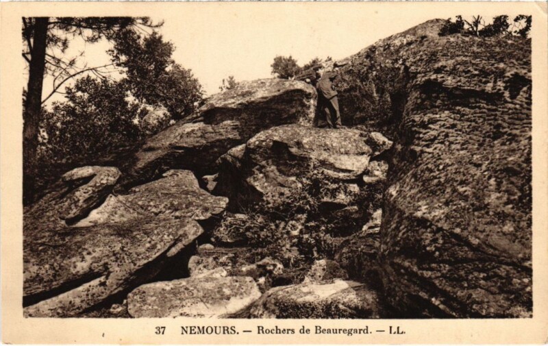 Carte postale ancienne Nemours Rochers de Beauregard à Nemours