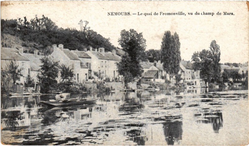 Carte postale ancienne Nemours Le Quai de Fromonville à Nemours