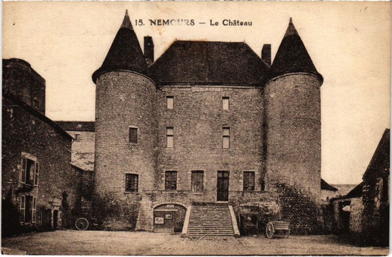 Carte postale ancienne Nemours Le Chateau à Nemours