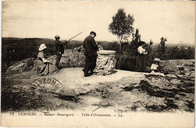 Carte postale ancienne Nemours Rochers Beauregard à Nemours