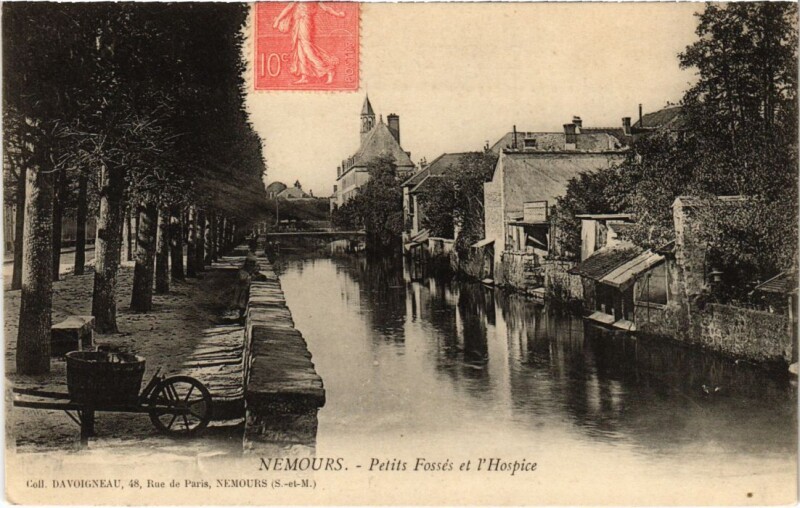 Carte postale ancienne Nemours Petits Fosses et l'Hospice à Nemours