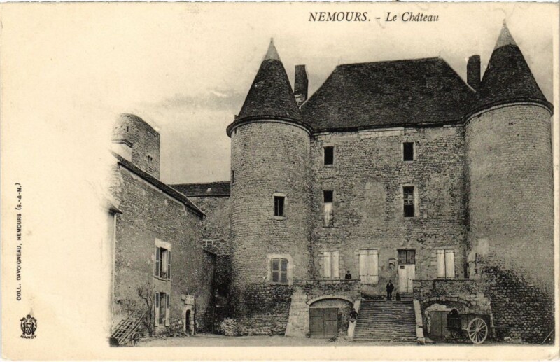 Carte postale ancienne Nemours Le Chateau à Nemours