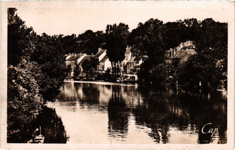 Carte postale ancienne Nemours une vue sur le Loing à Nemours