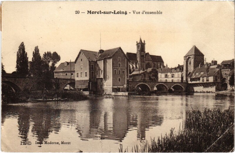 Carte postale ancienne Moret sur Loing vue d'ensemble