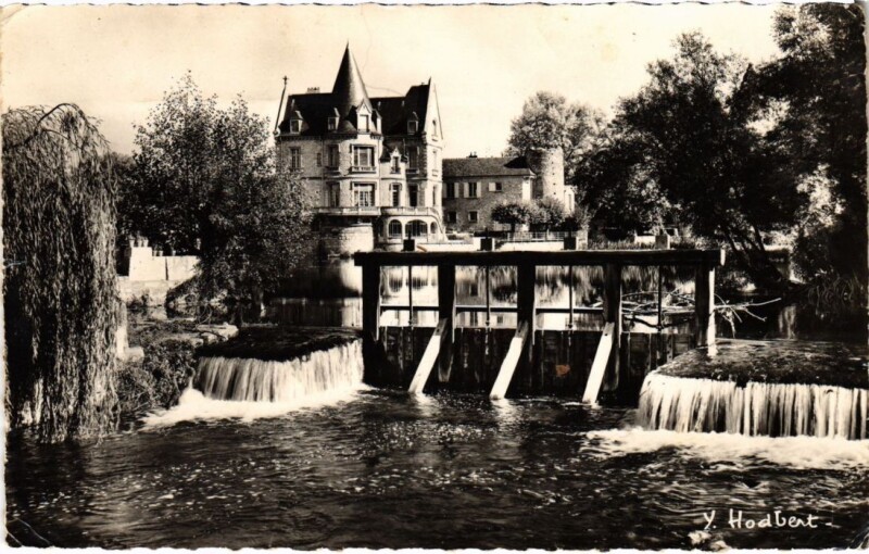 Carte postale ancienne Moret sur Loing Le deversoir sur le Loing