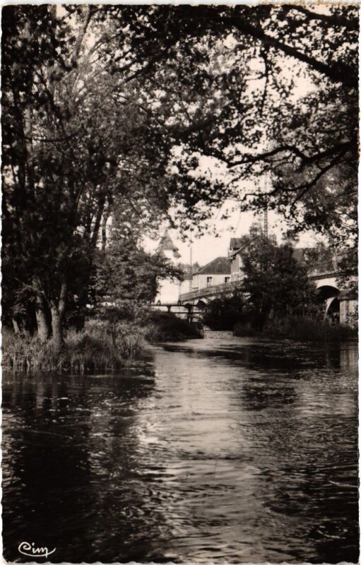 Carte postale ancienne Souppes sur Loing Pont sur le Loing à Souppes-sur-Loing