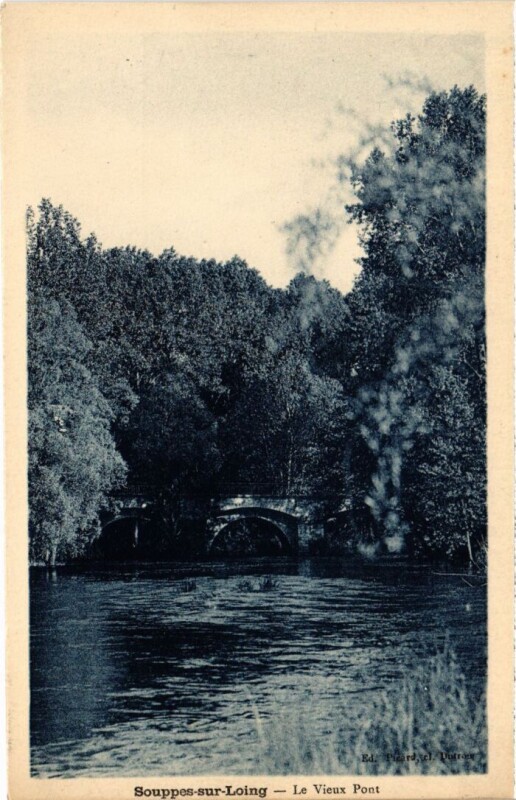 Carte postale ancienne Souppes sur Loing Le vieux Pont à Souppes-sur-Loing