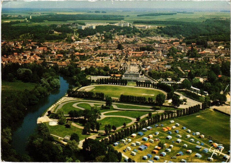Carte postale ancienne Souppes sur Loing Le terrain de csmping à Souppes-sur-Loing