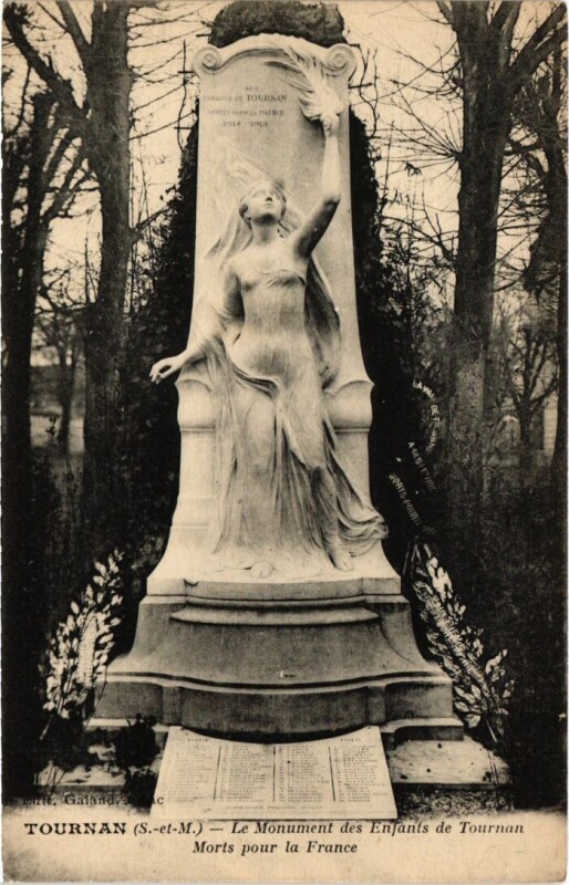 Carte postale ancienne Tournan-en-Brie Le Monument des Enfatns de Tournan à Tournan-en-Brie