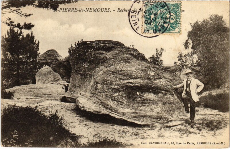 Carte postale ancienne Saint-Pierre-les-Nemours Rochers à Nemours