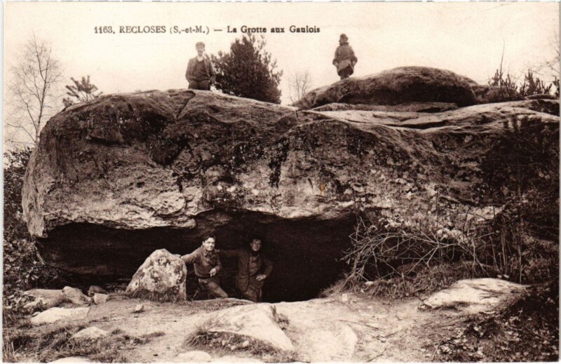Carte postale ancienne Recloses La Grotte aux Cures à Recloses