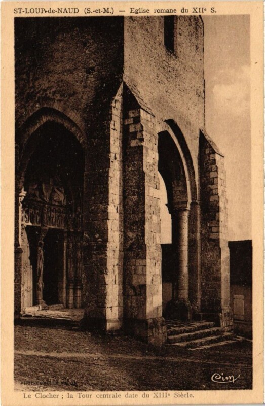 Carte postale ancienne Saint-Loup-de-Naud Eglise Romane - Le Clocher - Tour Centrale à Saint-Loup-de-Naud