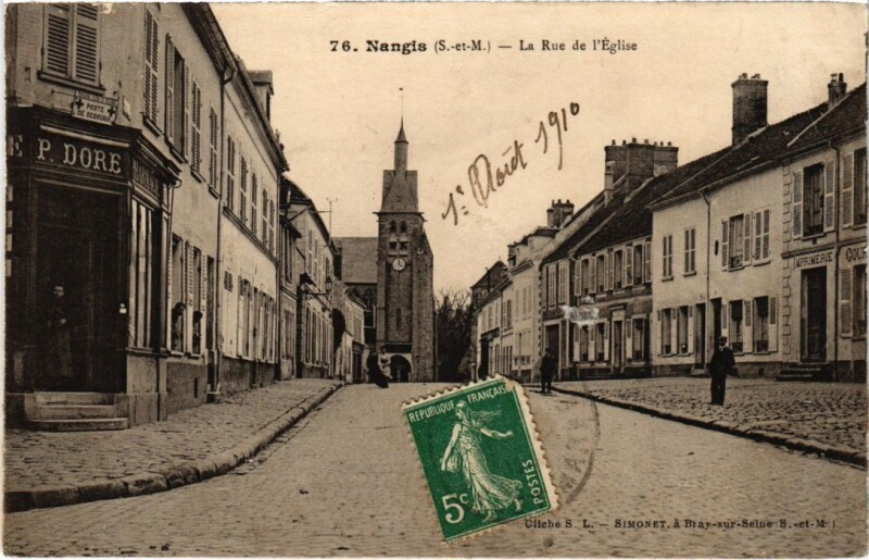 Carte postale ancienne Nangis La Rue de l'Eglise à Nangis