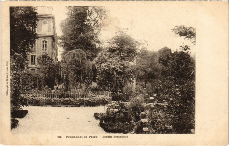 Carte postale ancienne Pensionnat de Passy - Jardin botanique à Paris 16e