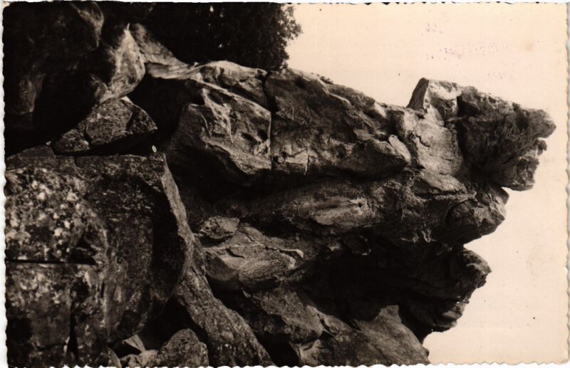 Carte postale ancienne Larchant La Dame Jehanne à Larchant