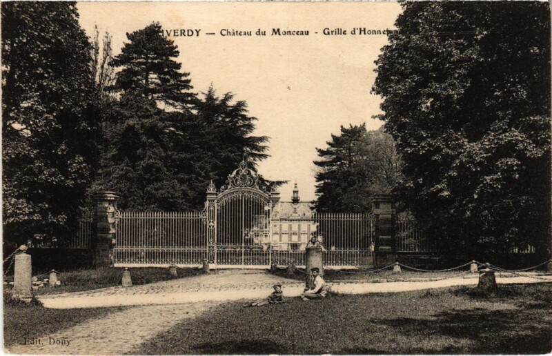 Carte postale ancienne Liverdy-en-Brie Chateau de Monceau - Grille d'Honneur à Liverdy-en-Brie