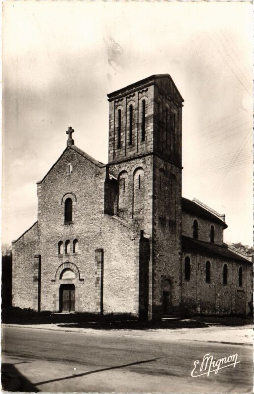 Carte postale ancienne Maison-Rouge-en-Brie L'Eglise à Maison-Rouge