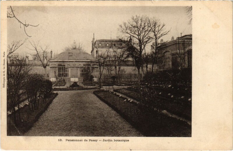 Carte postale ancienne Pensionnat de Passy - Jardin botanique à Paris 16e