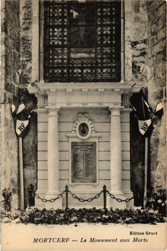 Carte postale ancienne Montcerf Le Monument aux Morts