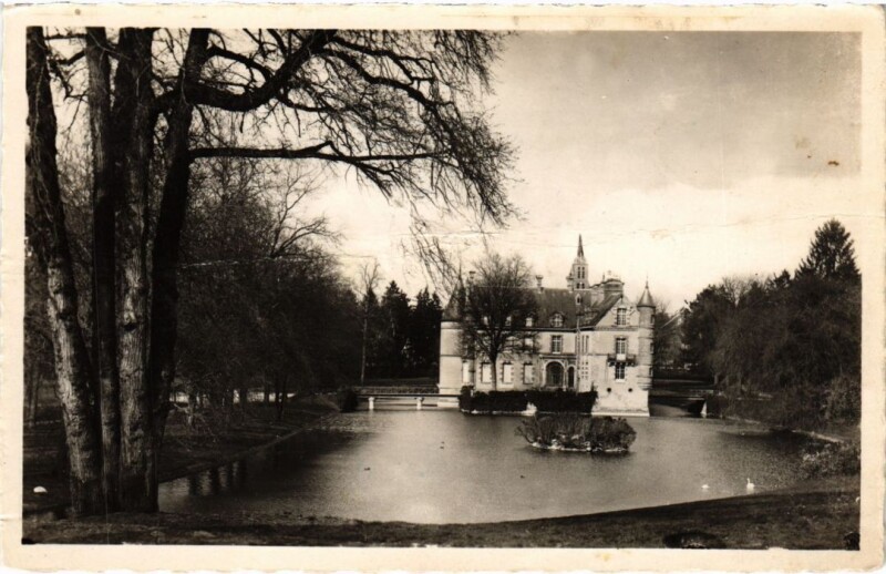 Carte postale ancienne Lorrez-le-Bocage Le Chateau - Face Midi