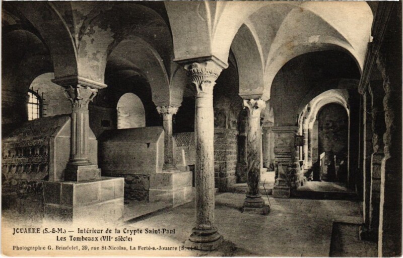Carte postale ancienne Jouarre Interieur de l'Eglise à Jouarre