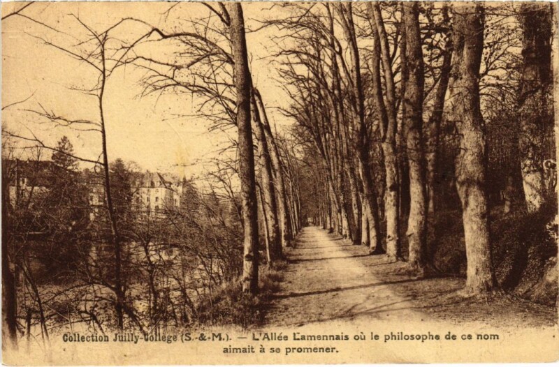 Carte postale ancienne Juilly College - L'Allee Lamennais à Juilly