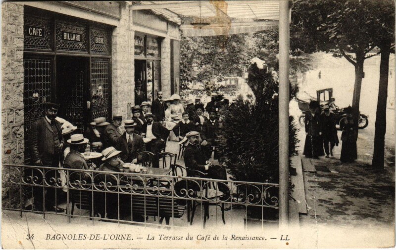 Carte postale ancienne Bagnoles de L'Orne - La Terrasse du Cafe de la Renaissance