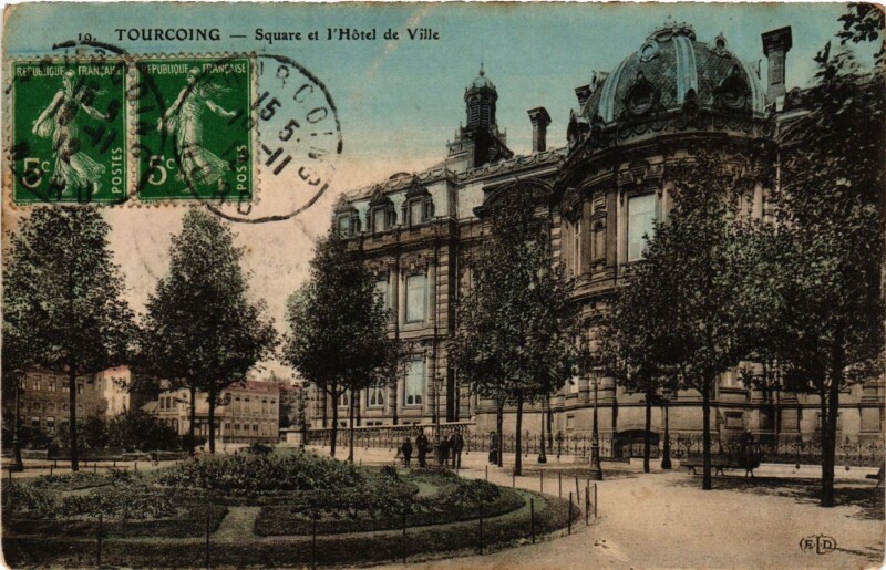 Carte postale ancienne Tourcoing Square el l'Hotel de Ville à Tourcoing