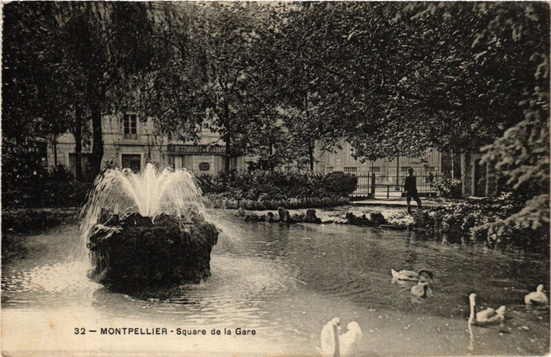 Carte postale ancienne Herault Montpellier Square de la Gare lac à Montpellier