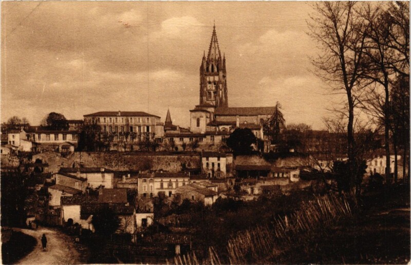 Carte postale ancienne Cognac Saintes l'Eglise Saint-Eutrope Couvent à Cognac