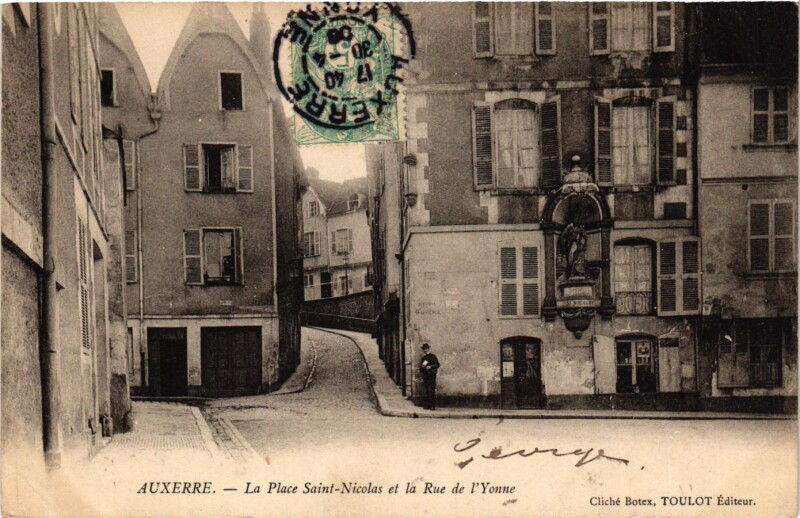 Carte postale ancienne Auxerre - La Place Saint-Nicolas et la Rue de l'Yonne France à Auxerre